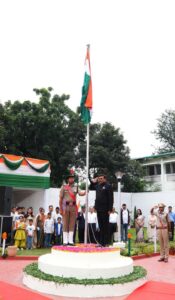 स्वतंत्रता दिवस पर मुख्य सचिव ने सुशासन, विकसित उत्तराखण्ड और हिमालय संरक्षण का लिया संकल्प