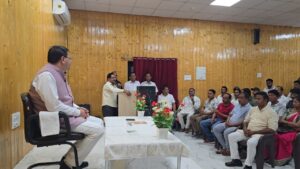कैंप कार्यालय में मुख्यमंत्री ने किया थारू जनजाति से संवाद