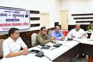 केंद्र एवं राज्य सरकार की योजनाओं की जिलाधिकारी ने की समीक्षा