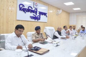 श्रमिकों के हित सर्वोपरि, टीएचडीसी टनल हादसे की समीक्षा में आयुक्त ने दिए निर्देश