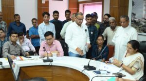 जनता मिलन में सुनी गई 58 शिकायतें, जिलाधिकारी ने अधिकारियों को दिए समयबद्ध निस्तारण के निर्देश