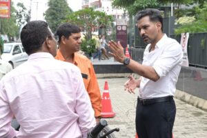 सीमाद्वार में जलभराव पर डीएम सख्त, नगर निगम को 24 घंटे में सफाई और डिवाटरिंग के निर्देश