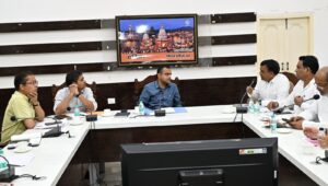 जनपद में विशेष गहन पुनरीक्षण कार्यक्रम के सफल क्रियान्वयन हेतु जिला निर्वाचन अधिकारी/ जिलाधिकारी मयूर दीक्षित की अध्यक्षता में राजनीतिक दलों के प्रतिनिधियों के साथ बैठक आयोजित
