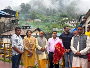 त्रियुगीनारायण क्षेत्र के विकास को लेकर जिलाधिकारी ने किया स्थलीय निरीक्षण, श्रद्धालुओं की सुविधाओं को प्राथमिकता देने के दिए निर्देश