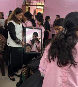 नारी निकेतन की संवासिनियों और बालिका निकेतन की बालिकाओं के लिए विशेष हेयर ग्रूमिंग एवं पर्सनल केयर क्लास