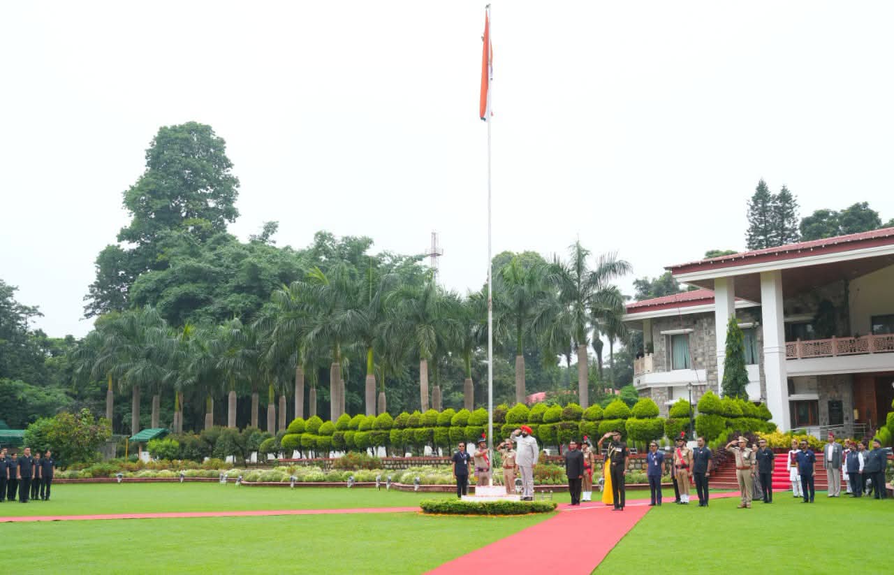 स्वतंत्रता दिवस के अवसर पर राज्यपाल Lt Gen Gurmit Singh ने लोक भवन में ध्वजारोहण कर प्रदेशवासियों को स्वतंत्रता दिवस की शुभकामनाएं दीं।