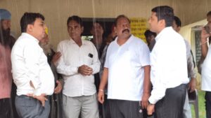खंकरा नदी का जल स्तर बढ़ने से वनगवाँ गाँव में जलभराव की स्थिति हो गई