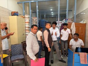 चीनी के बढ़ते मूल्यों पर नियंत्रण को लेकर जनपद में संयुक्त निरीक्षण एवं छापेमारी अभियान;स्टॉक एवं बिक्री अभिलेखों की गहन जांच