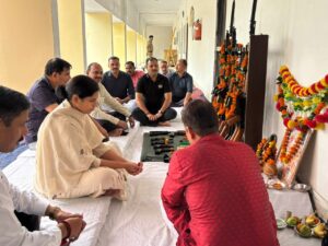 विश्वकर्मा दिवस के अवसर पर क्वार्टर गार्द में एकत्रित हुआ पुलिस परिवार