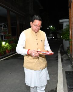 प्रधानमंत्री श्री नरेंद्र मोदी के जन्मदिवस पर मुख्यमंत्री धामी ने जलाया ‘आशीर्वाद का दीया’