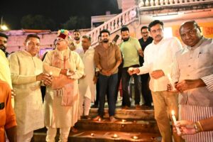 तीर्थ नगरी हरिद्वार के ब्रह्मकुंड हर की पौड़ी में मा गंगा की पूजा अर्चना कर आशीर्वाद का दिया एवं सेवा संकल्प अभियान का प्रभारी मंत्री सतपाल महाराज ने किया शुभारंभ