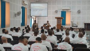 प्रशिक्षु पुलिस कर्मियों कुंभ मेला 2027 हेतु इंडियन रेडक्रास उत्तराखण्ड के चेयरमेन डॉ. नरेश चौधरी ने विभिन्न बारीकी जानकारियों का डिमोन्स्ट्रेसन दिया