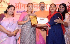 आंगनबाड़ी केंद्र है बच्चों के भविष्य की बुनियाद रखने का प्रथम आयाम: रेखा आर्या