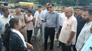 कुमाऊँ कमिश्नर दीपक रावत ने किया रामनगर नगर पालिका का औचक निरीक्षण