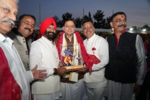मुख्यमंत्री श्रीधामी बन्नू बिरादरी द्वारा परेड ग्राउंड, देहरादून में आयोजित दशहरा महोत्सव में हुए शामिल