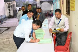 भारत निर्वाचन आयोग द्वारा नियुक्त जनपद पर्यवेक्षक ने ईवीएम एवं वीवीपैट की प्रथम स्तरीय जांच का किया निरीक्षण