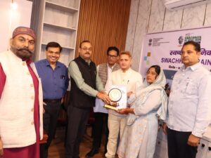 ‘स्वच्छता अभियान 6.0’ के अंतर्गत केंद्रीय संचार ब्यूरो, देहरादून ने पर्यावरण मित्रों को किया सम्मानित