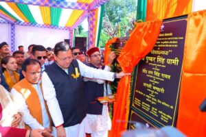 श्रीनगर में मुख्यमंत्री के स्वागत को सड़कों पर उमड़ा जनसैलाब