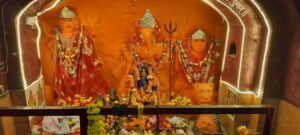 Santoshi, हरिद्वार के संतोषी माता मंदिर से निकल कर देवी शाकुम्भरी मंदिर तक जाती है पांडवों द्वारा निर्मित गुफा।
