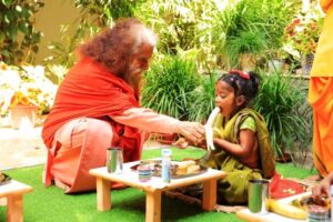 महानवमी के पावन अवसर पर परमार्थ निकेतन में कन्या पूजन एवं कन्या भोज