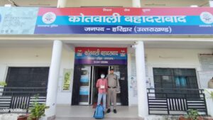 अंग्रेजी शराब के साथ आरोपी गिरफ्तार, आबकारी अधिनियम में मुकदमा दर्ज