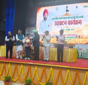 अखिल भारतीय प्रगतिशील किसान मेले में जनपद रुद्रप्रयाग के अजय नेगी को राज्यपाल द्वारा किया गया सम्मानित