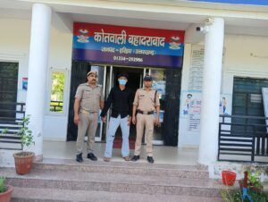 दुष्कर्म एवं पॉक्सो अधिनियम के मुकदमे में वांछित को बहादराबाद पुलिस ने दबोचा