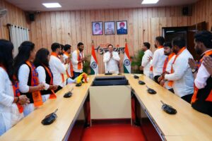 सीएम धामी से एबीवीपी के नवनिर्वाचित पदाधिकारियों ने की भेंट