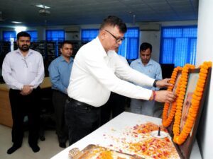 सूचना एवं लोकसंपर्क विभाग, उत्तराखण्ड में दोनों महापुरुषों को श्रद्धापूर्वक नमन किया गया